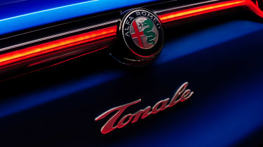Alfa Romeo Tonale - insignia trasera